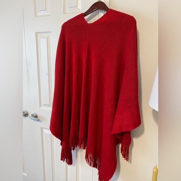 V. Fraas Woven Acrylic red shawl one size - Picture 4 of 8